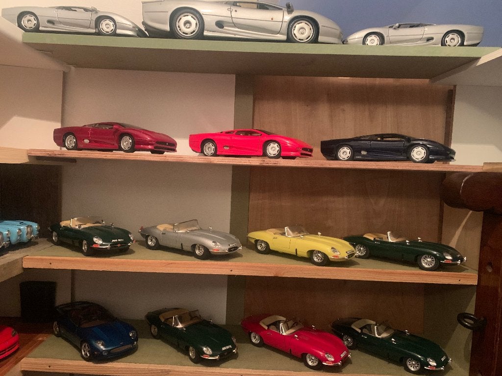 verzameling jaguars 1op12 en 1op18, Ophalen, Zo goed als nieuw, Auto, Bburago