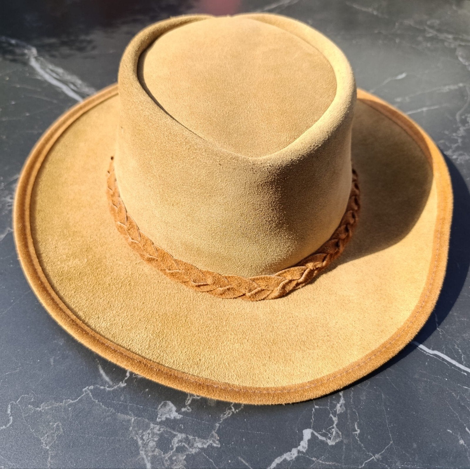 The Swagman Australische Hoed - Genuine Cowhide, Ophalen, Hoed, 58 of 59 cm (L, 7¼ of ⅜ inch), Gedragen