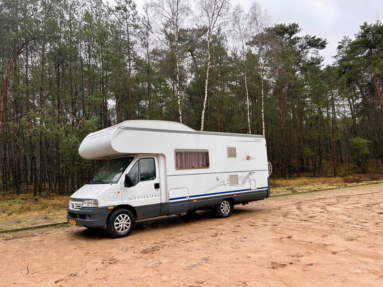 Dethleffs Globetrotter Alkoof camper, Caravans en Kamperen, Standaard zit, Alkoof, Ringverwarming, Fiat
