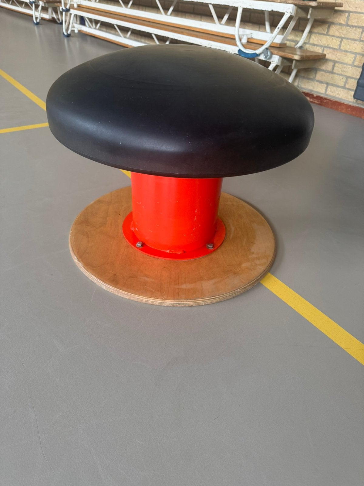 Janssen Fritsen turnpaddestoel, Ophalen, Zo goed als nieuw, Materiaal