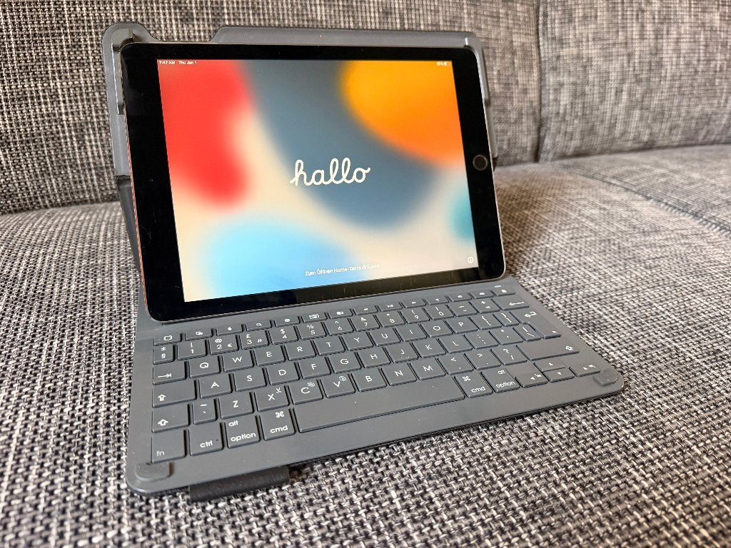 Apple iPad Air 2 128GB WiFi + Logitech toetsenbord, 9 inch, Gebruikt, Apple iPad Air, Ophalen of Verzenden