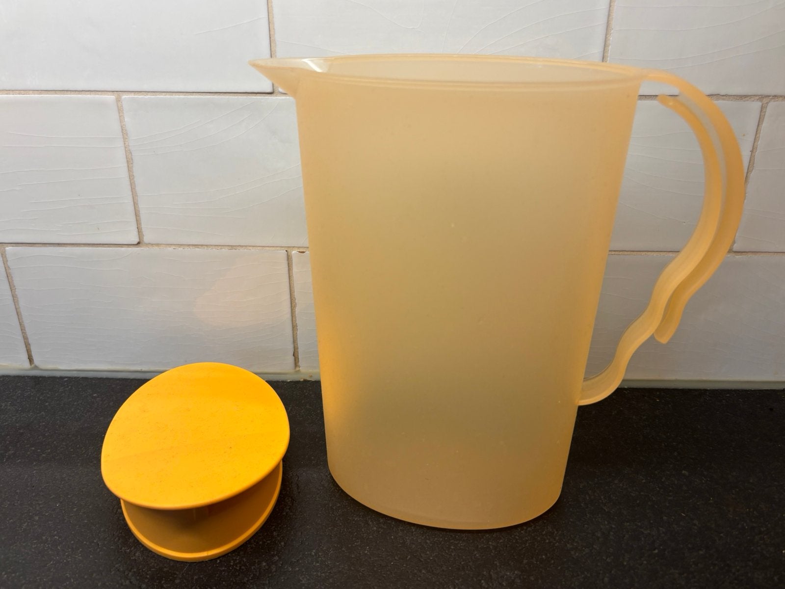 Tupperware trendy oranje kan sapkan waterkan groot  2 liter, Ophalen, Gebruikt, Met deksel, Beker of Kan