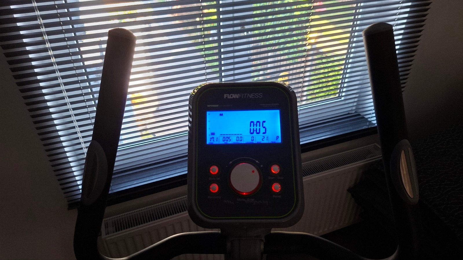 Flow Fitness Hometrainer HT2000G - Eco Powered, Ophalen, Zo goed als nieuw, Metaal, Benen
