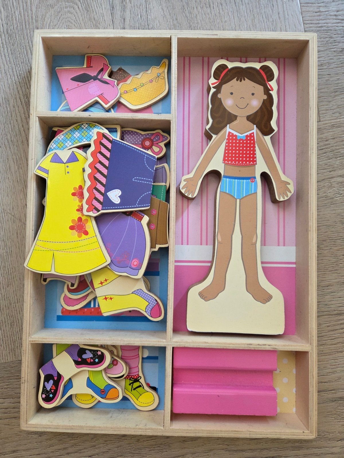 Houten aankleedpop met diverse outfits, Ophalen of Verzenden, Gebruikt, Overige typen
