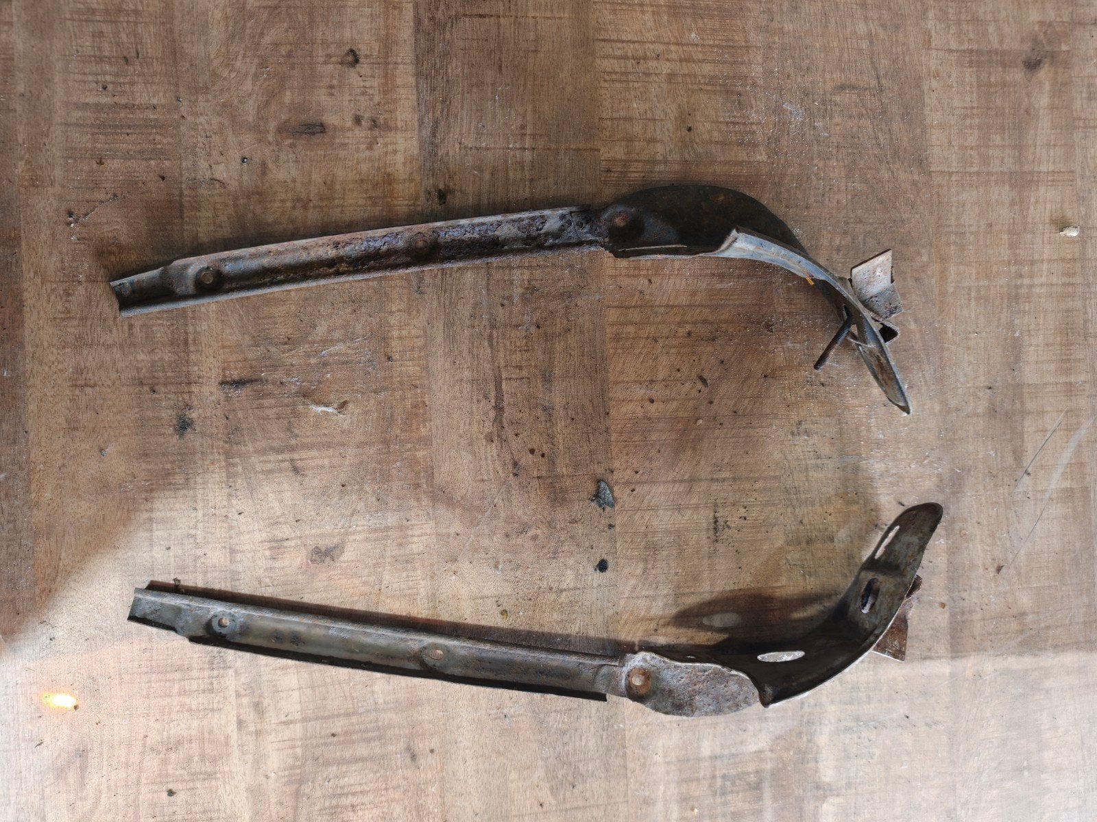 Gebruikte bumper houders voor Mercedes W123 - Set van 2, Auto-onderdelen, Ophalen of Verzenden, Gebruikt, Mercedes-Benz