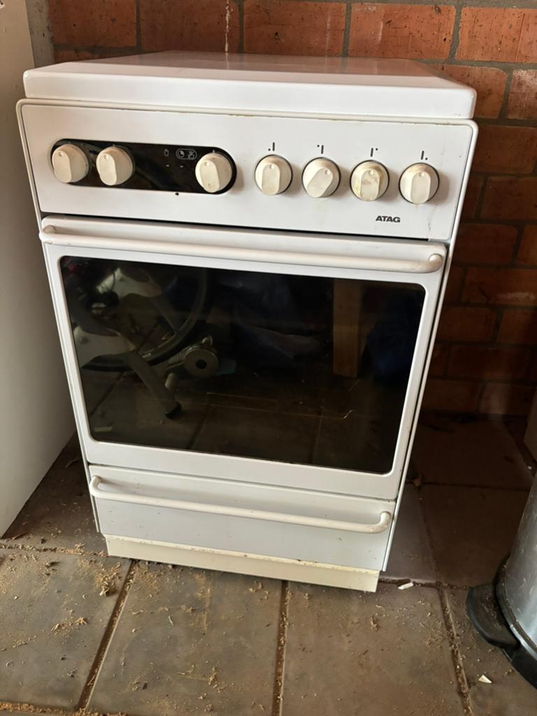 Gratis kookfornuis met oven, Ophalen, Gebruikt, 4 kookzones, Vrijstaand