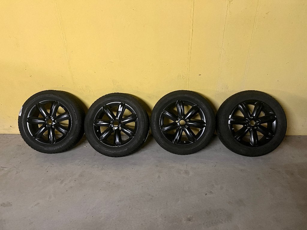 Orig.Mini Winterbanden + velgen + draai-naafdoppen 95% NIEUW, Auto-onderdelen, Ophalen, Gebruikt, Banden en Velgen, 17 inch