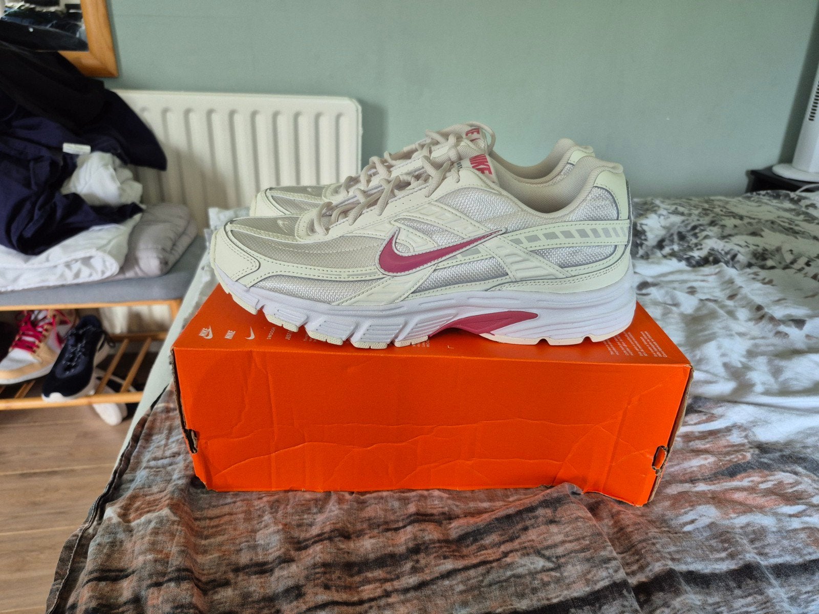 Nike Initiator US11.5W - Zo goed als nieuw, Kleding | Dames, Schoenen, Wit, Nike, Nieuw, Ophalen of Verzenden