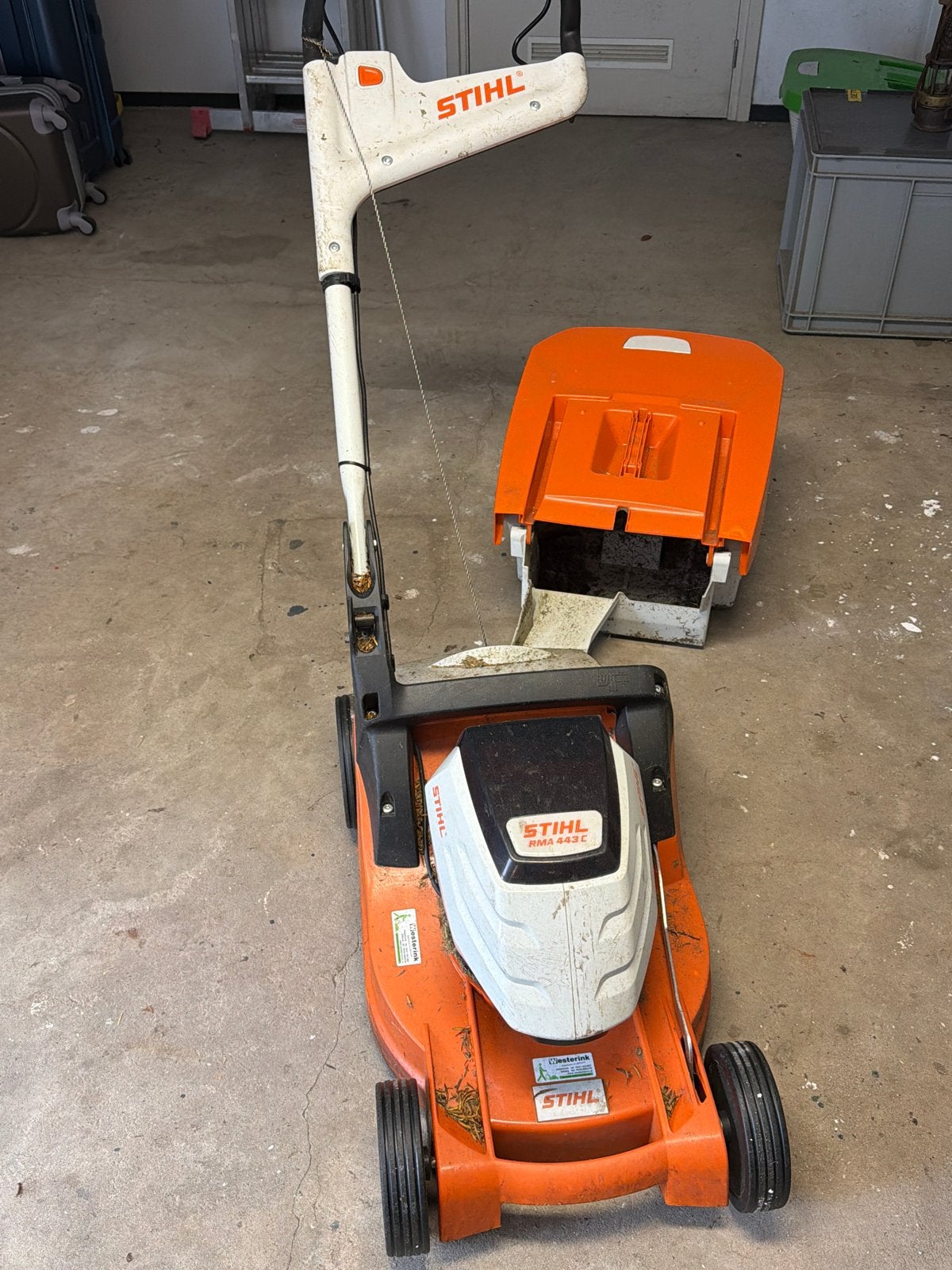 Stihl RMA 443 Accu Grasmaaier met Opvangbak, Cirkelmaaier, Gebruikt, Accu-grasmaaier, Ophalen of Verzenden