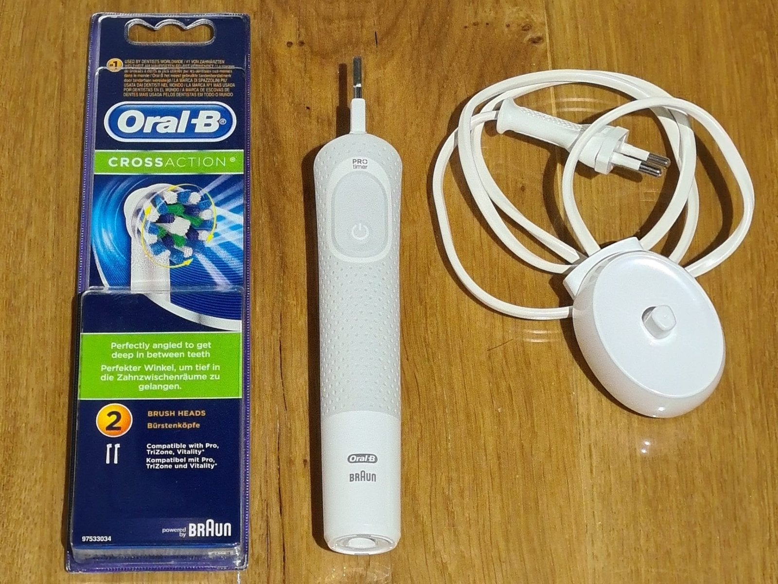 Oral-B elektrische tandenborstel + 2 nieuwe opzetborstels, Ophalen of Verzenden, Zo goed als nieuw, Tandenborstel