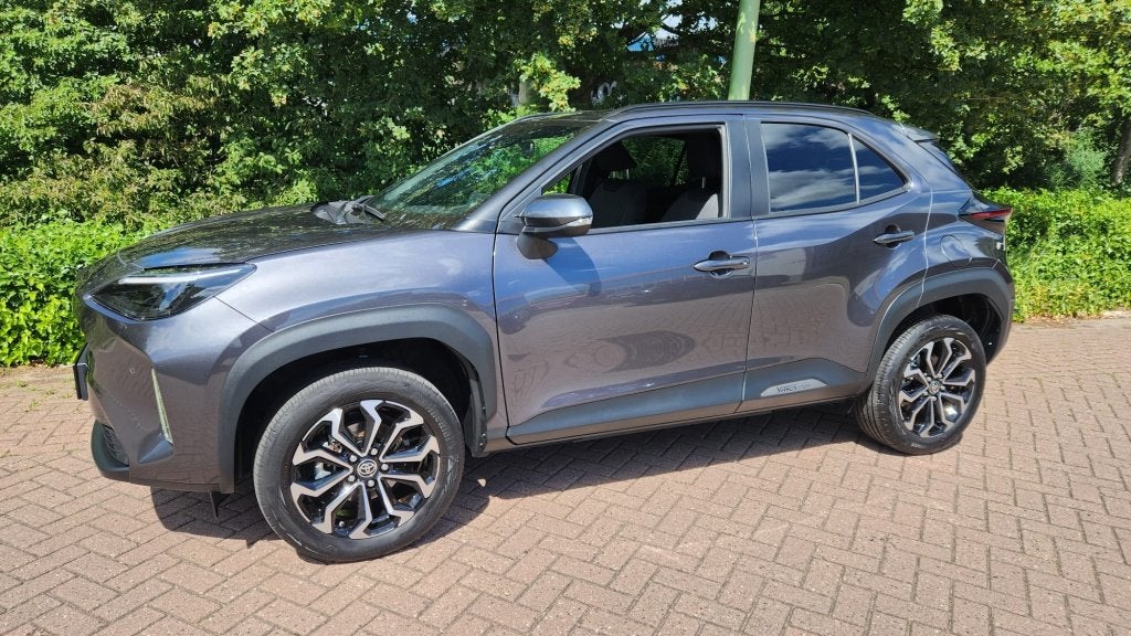 Toyota Yaris Cross 1.5 Hybrid 115 First (bj 2025, automaat), Stof, Gebruikt, 24 maanden, 93 pk