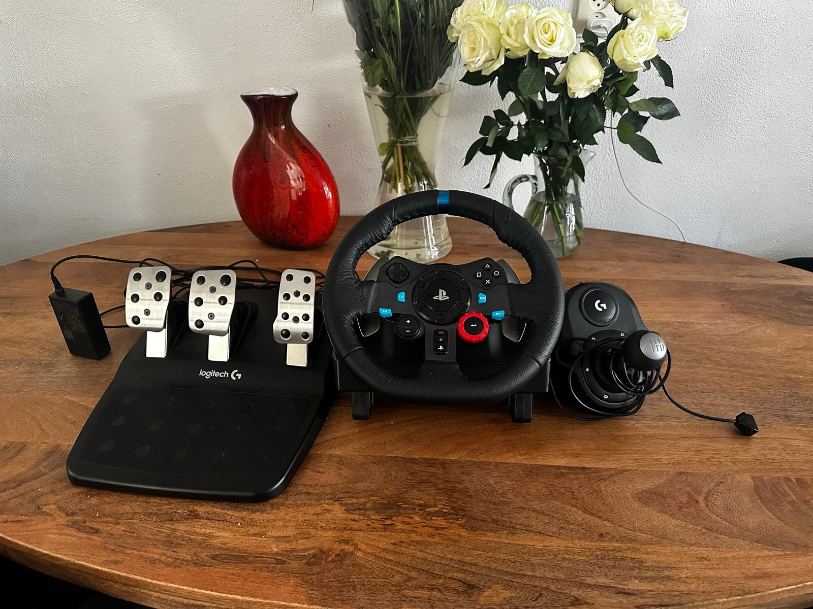 Logitech G29 Driving Force Racing Wheel + Shifter PS5/PS4/PC