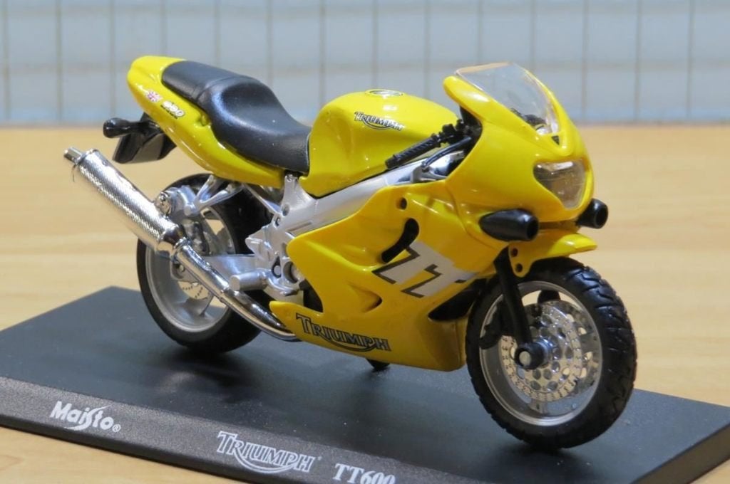 Triumph TT600 gl. 1:18 blister, MayCheong, Maisto, Nieuw, Ophalen of Verzenden