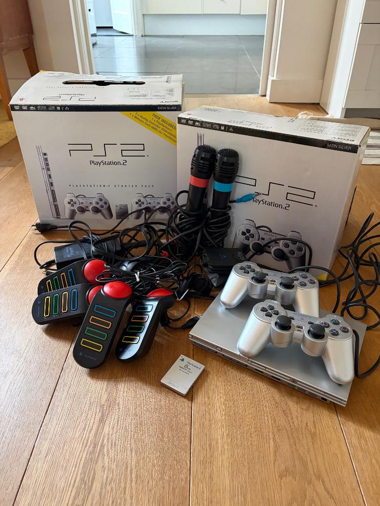 Playstation 2 slim Starter Pack satin silver met doos, Spelcomputers en Games, Spelcomputers | Sony PlayStation 2, Gebruikt, Met 2 controllers