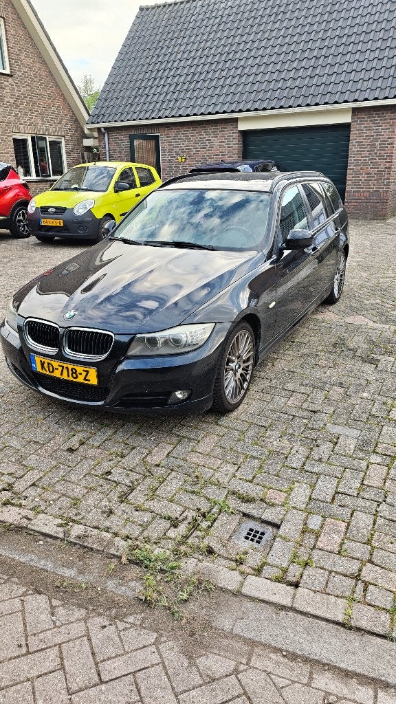 BMW 3-Serie 2.0 318 I Touring 2010 Zwart, Auto's, Achterwielaandrijving, Zwart, Leder, Handgeschakeld