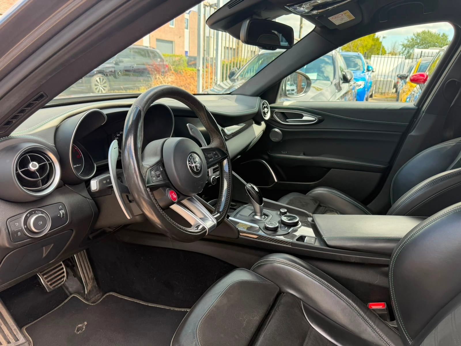 Alfa Romeo Giulia 2.9 V6 Quadrifoglio - BTW AUTO - CARBON PA, Auto's, Automaat, Dealer onderhouden, Achterwielaandrijving, Gebruikt