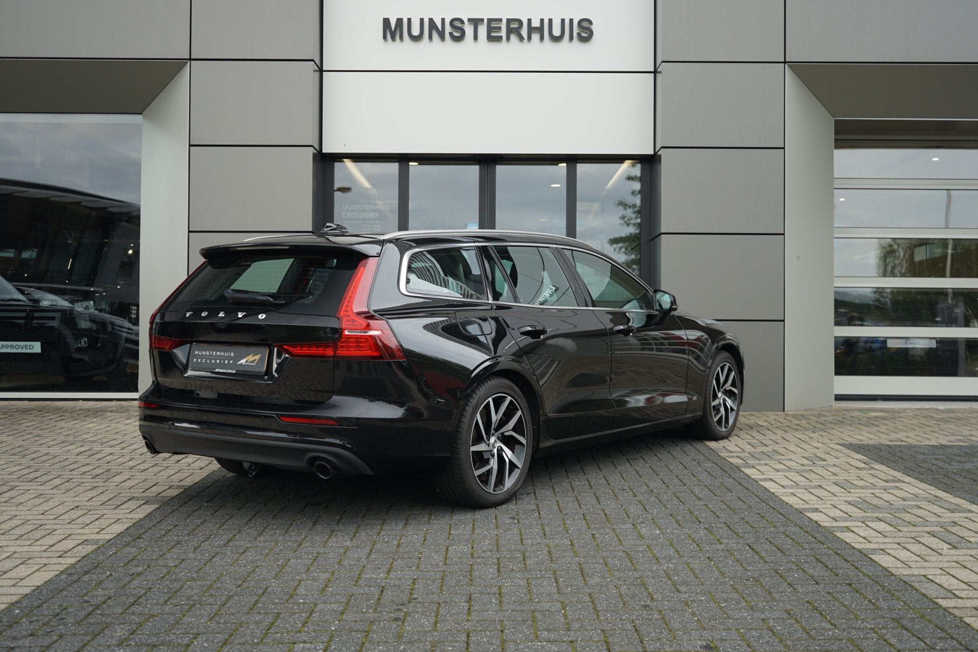 Volvo V60 2.0 T6 Twin Engine AWD Momentum Pro | Afneembare t, Automaat, 12 maanden, Gebruikt, 4 cilinders