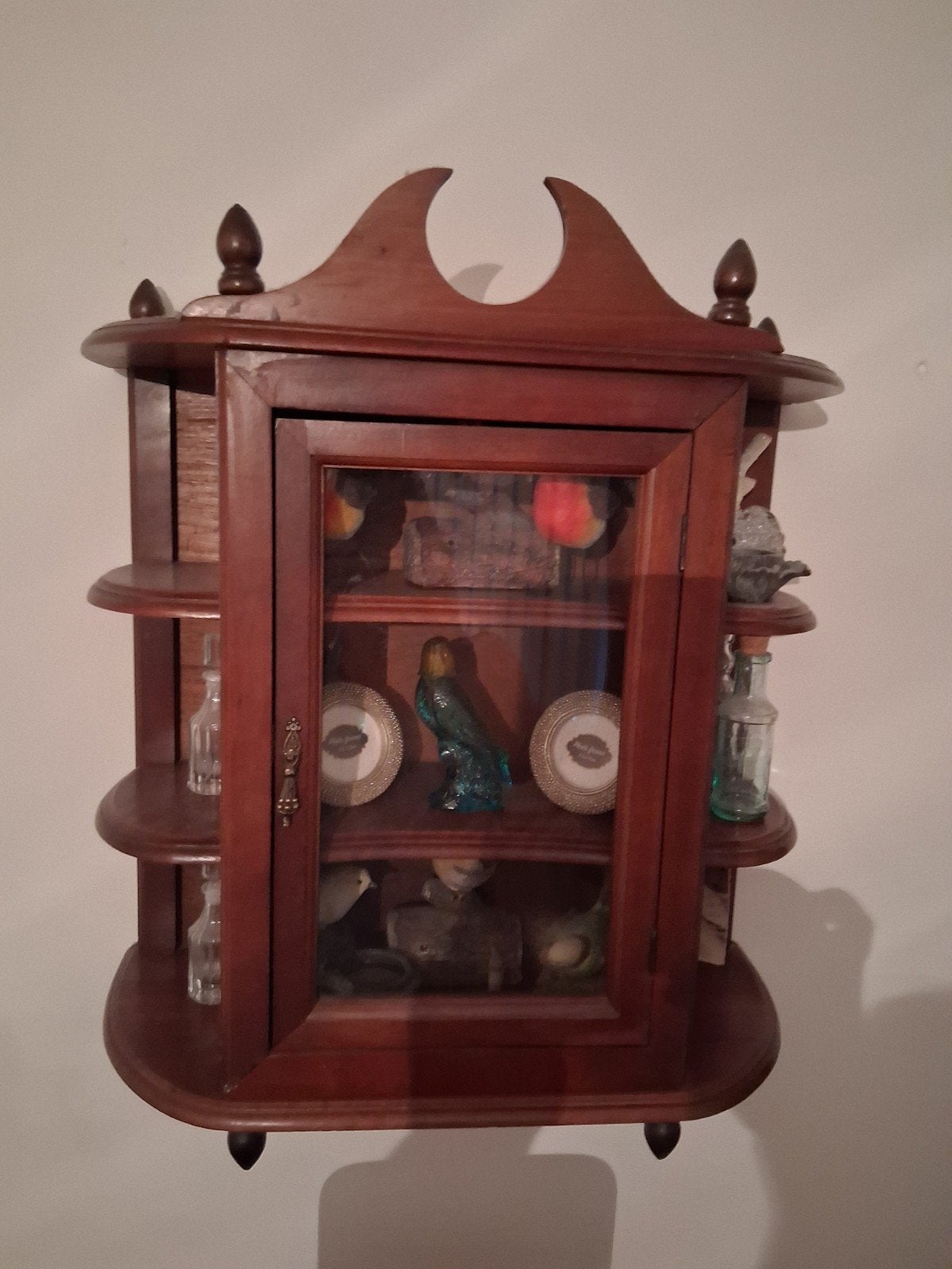 Antiek hangkastje / vitrinekastje van hout, Ophalen, Minder dan 50 cm, Glas, Antiek, Klassiek