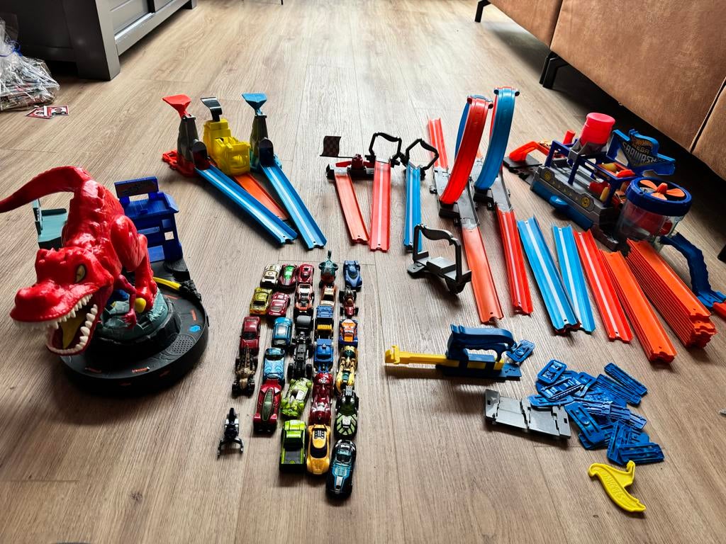 Hot Wheels Dino Looping Wasstraat met diverse auto's, Ophalen, Gebruikt
