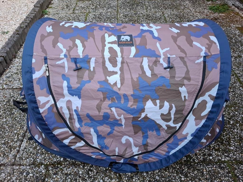 Deryan tent met zelfopblaasbaar luchtbed en slaapzak, Ophalen, Zo goed als nieuw