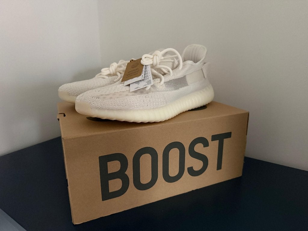 Yeezy Boost 350 V2 45 1/3 Bone, Ophalen of Verzenden, Nieuw, Wit, Adidas Yeezy