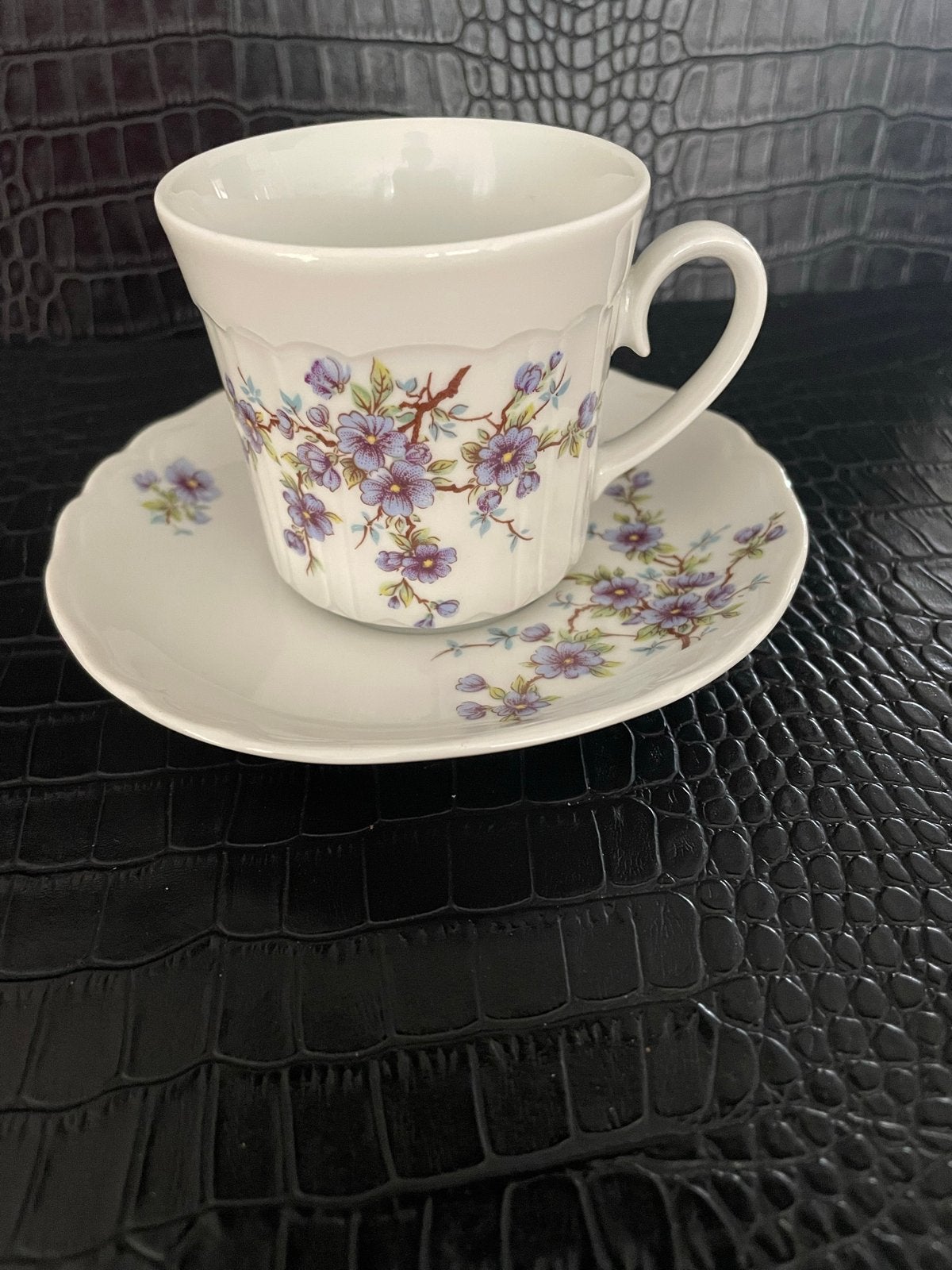 Tirschenreuth Kop & Schotel wit met paars bloemmotief, Ophalen of Verzenden