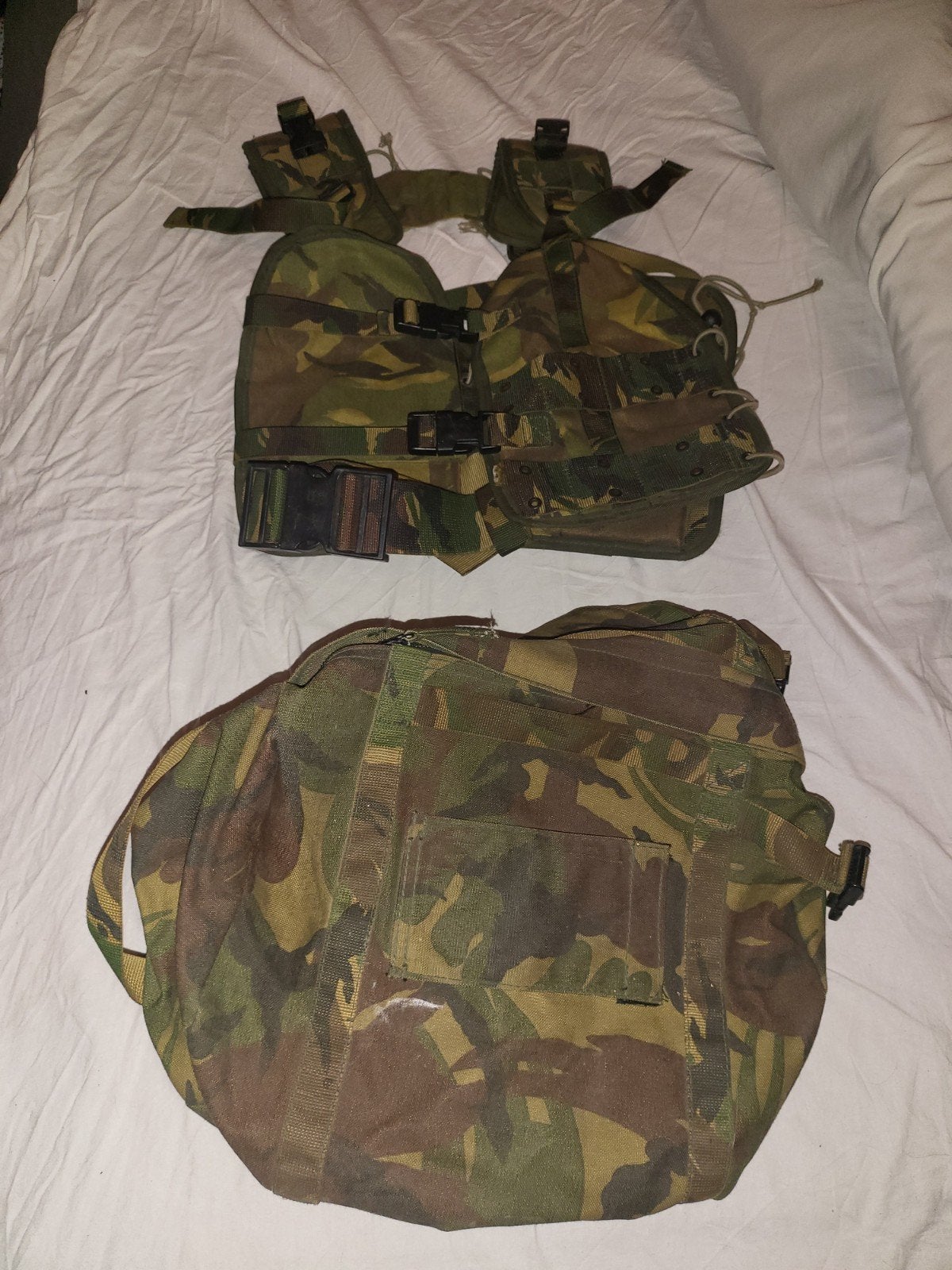 Leger tas en ammo fest - Camouflage uitrusting, Verzamelen, Verzenden