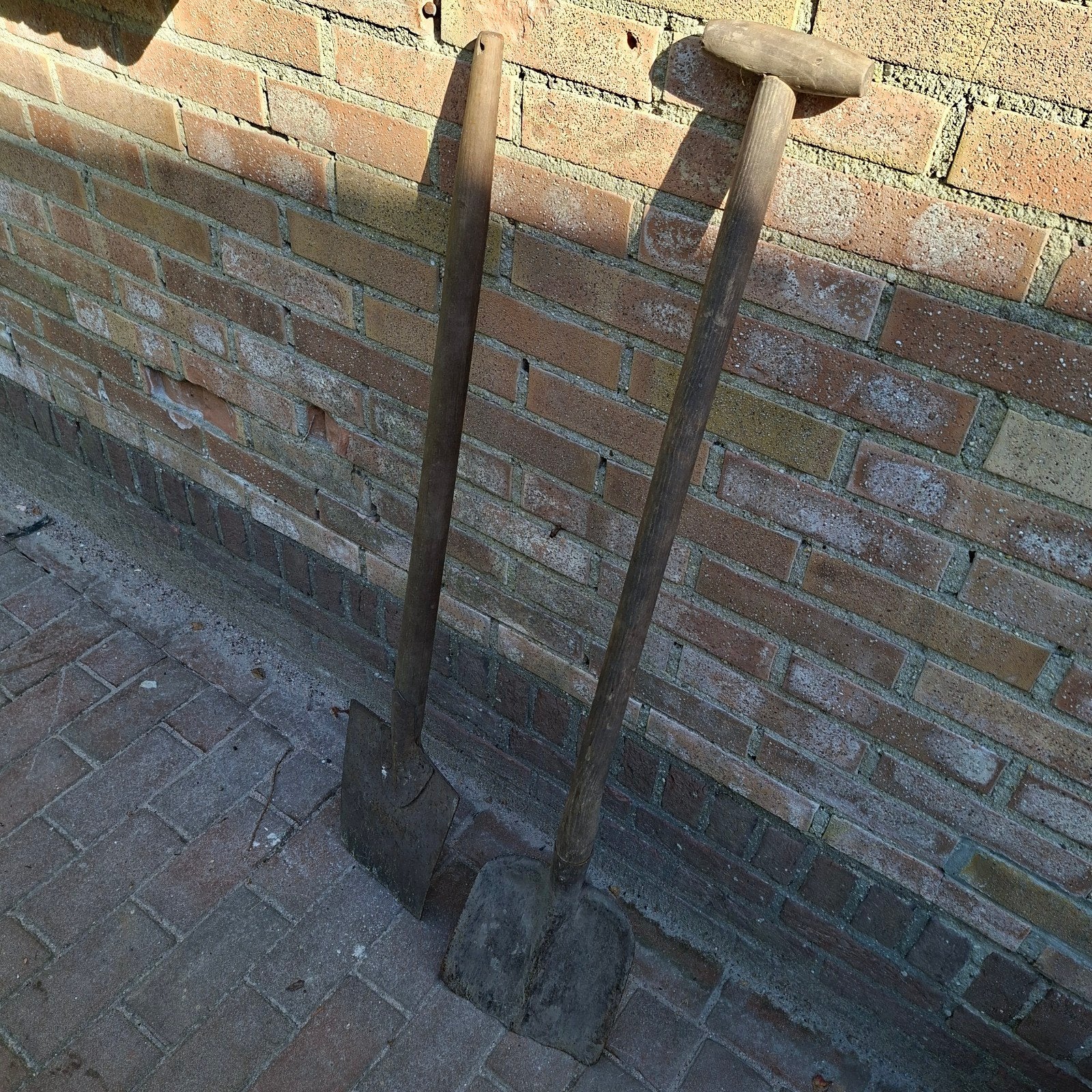 Twee Vintage Schoppen met Houten Steel, Antiek en Kunst, Antiek | Gereedschap en Instrumenten, Ophalen
