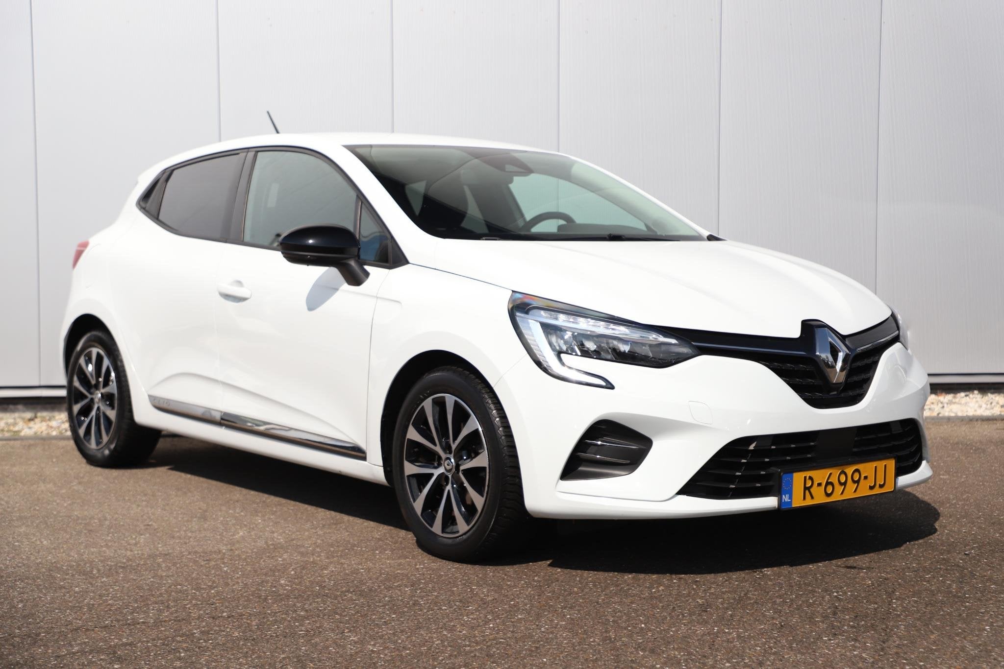 Renault Clio 1.0 TCe Zen 16 inch LMV Navigatie Parkeersensor, Auto's, Renault, Voorwielaandrijving, Gebruikt, Euro 6, 580 kg