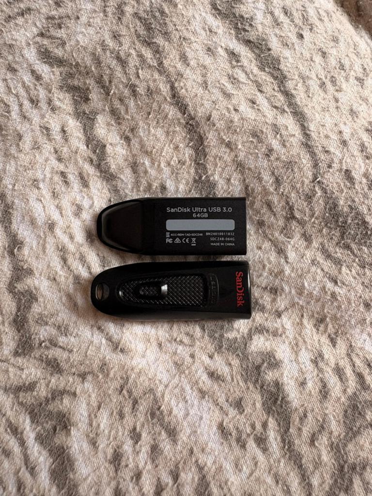 2 stuks Sony / SanDisk Ultra USB 3.0 64GB, Computers en Software, USB Sticks, Ophalen of Verzenden, Zo goed als nieuw, 64 GB