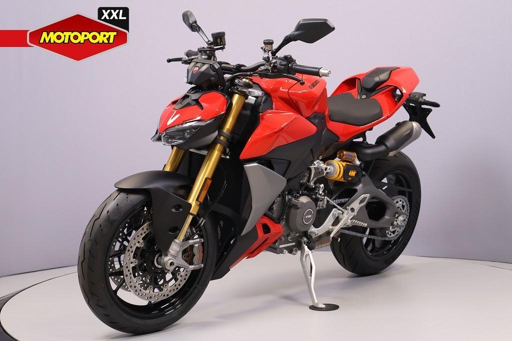 Ducati Streetfighter V2 S, Bedrijf, Naked bike