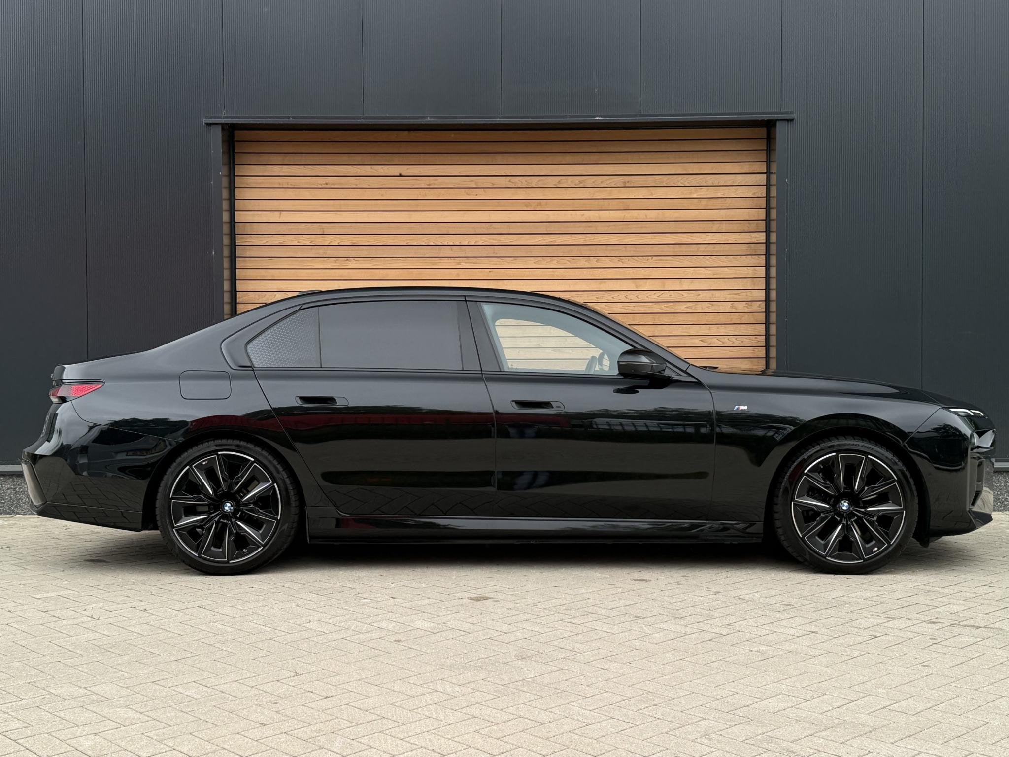 BMW 7-serie 750e xDrive M-Sport MASSAGE|INNOVATIE-PACK|SKYLO, Automaat, Gebruikt, Zwart, Plug-in hybride
