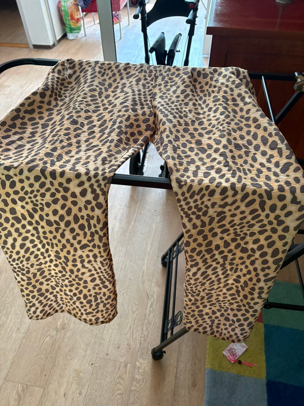 Heerlijk luchtige panterprint broek mt 40-42-44, Verzenden, Zo goed als nieuw, Maat 42/44 (L), Onder de knie