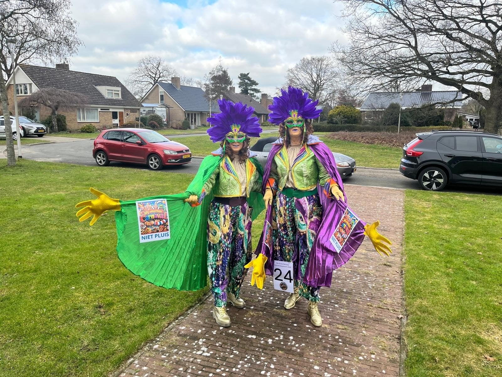 Carnaval vieren, zeker met deze pakken!!, Ophalen of Verzenden, Zo goed als nieuw, Maat 38/40 (M), Carnaval