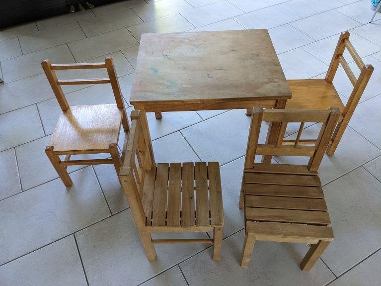 kindertafeltje + 4 stoeltjes, Ophalen, Gebruikt, Tafel(s) en Stoel(en)