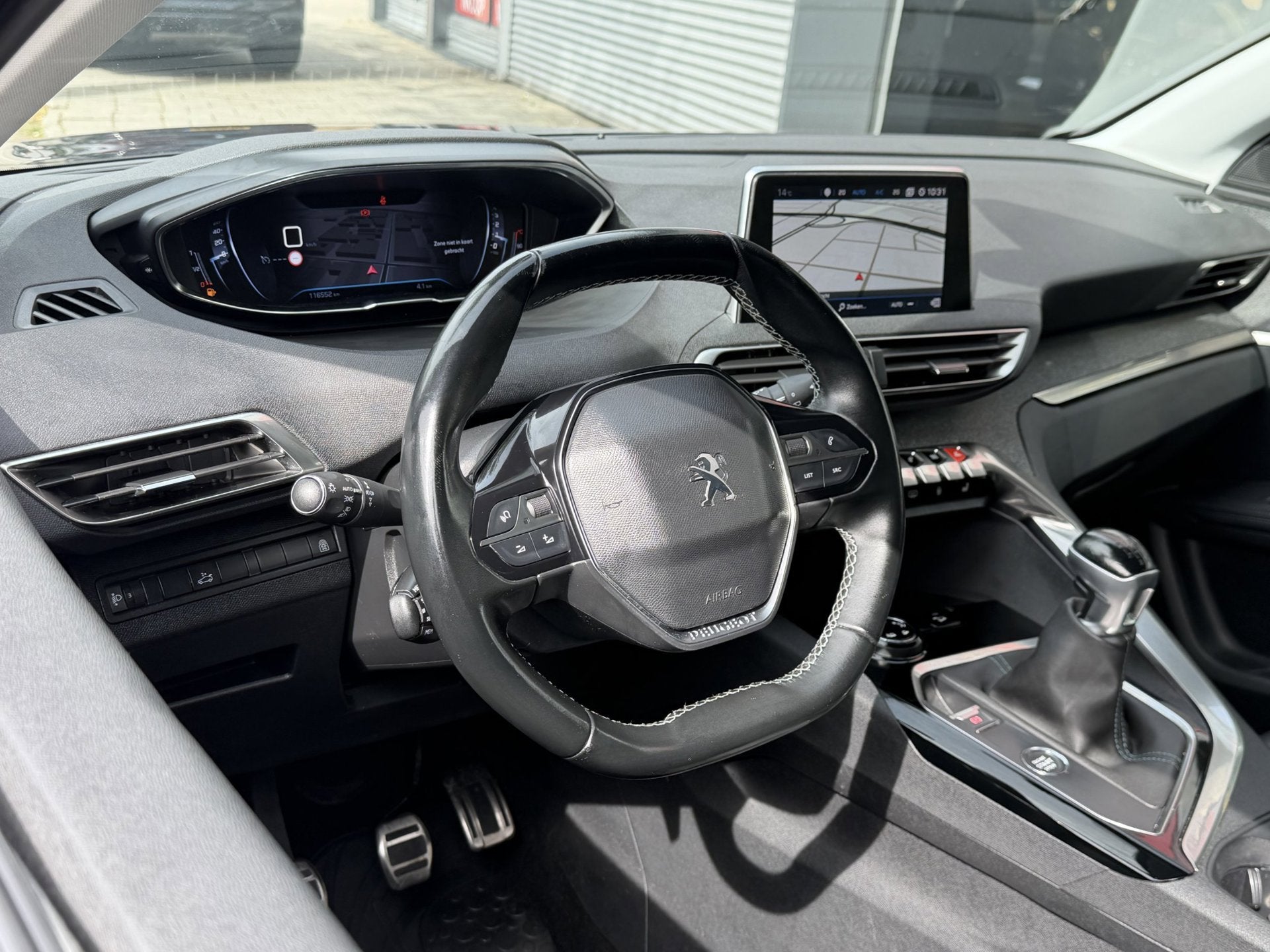 Peugeot 5008 1.2 PureTech Crossway - 7 Pers. I Navigatie / A, Dealer onderhouden, 1280 kg, Gebruikt, Zwart