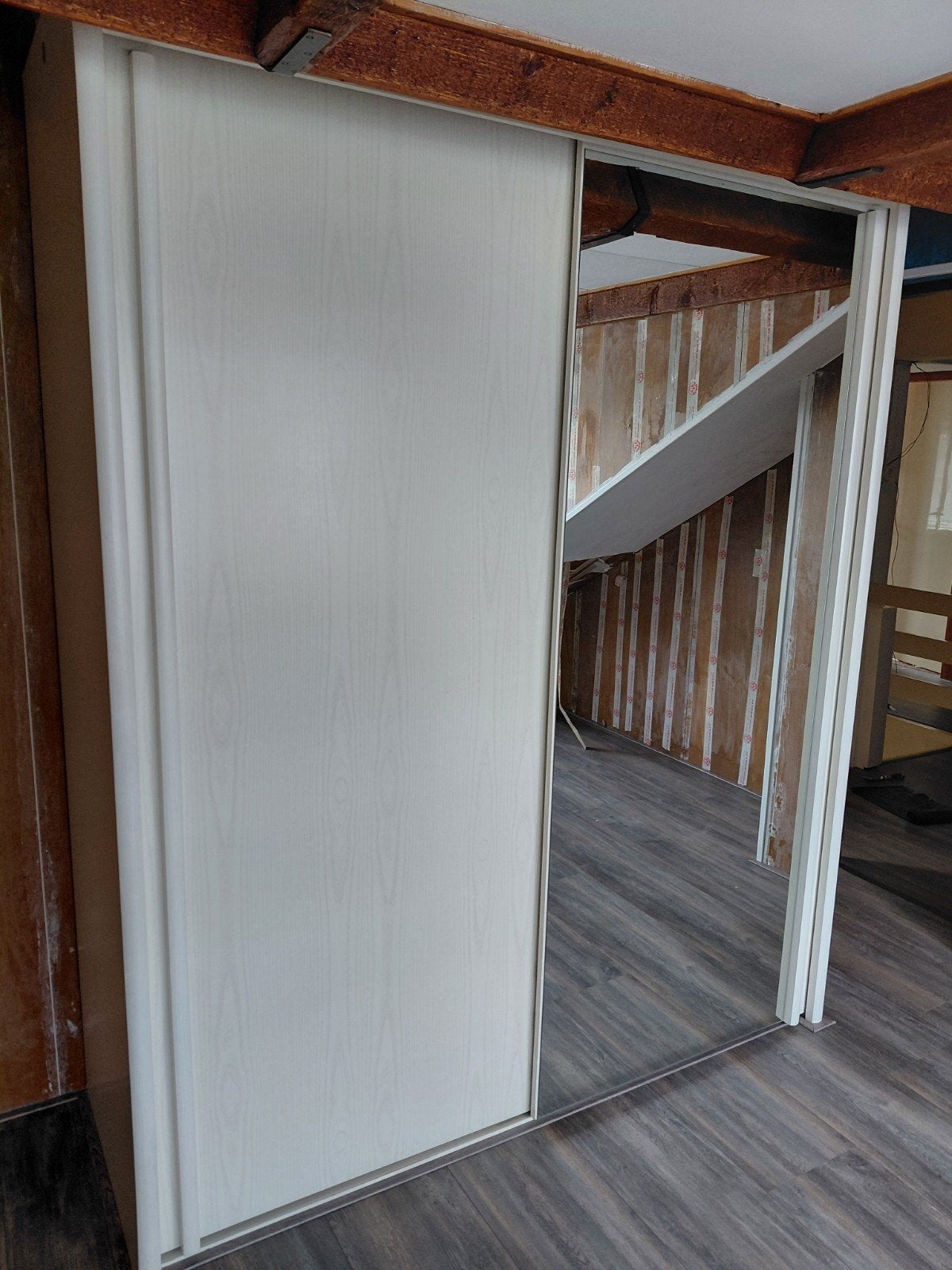 Kledingkast met schuifdeuren en spiegel, Huis en Inrichting, Kasten | Kledingkasten, Ophalen, Gebruikt, 200 cm of meer, Met plank(en)