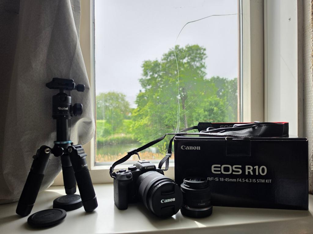 Canon EOS R10 systeemcamera Touchscr.met 2 lenzen en statief, Ophalen, Canon, Compact, Zo goed als nieuw