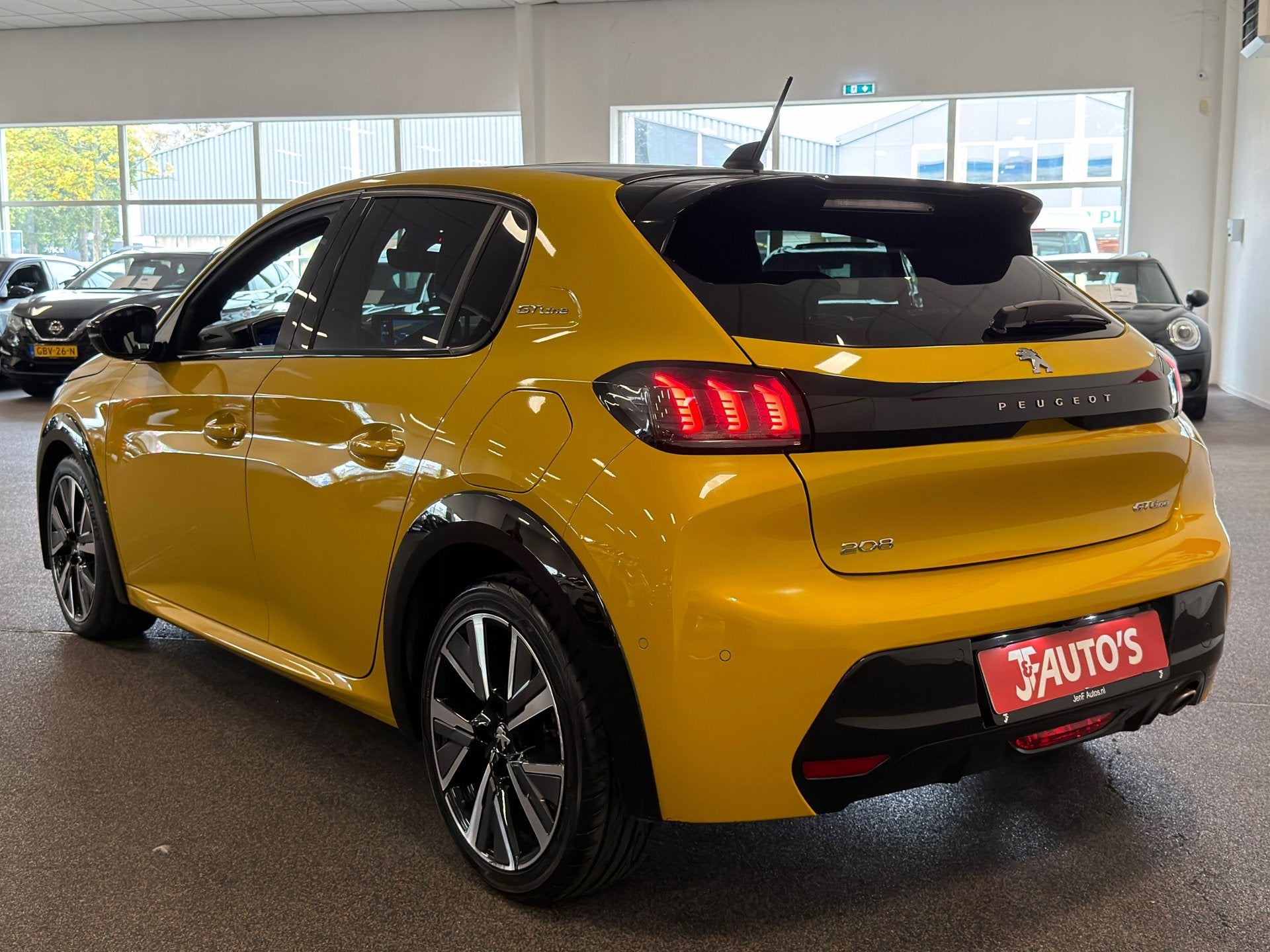 Peugeot 208 1.2 PureTech GT-Line|NAVI|CAMERA|PANORAMA|CRUISE, Auto's, Dealer onderhouden, Gebruikt, Euro 6, 1199 cc