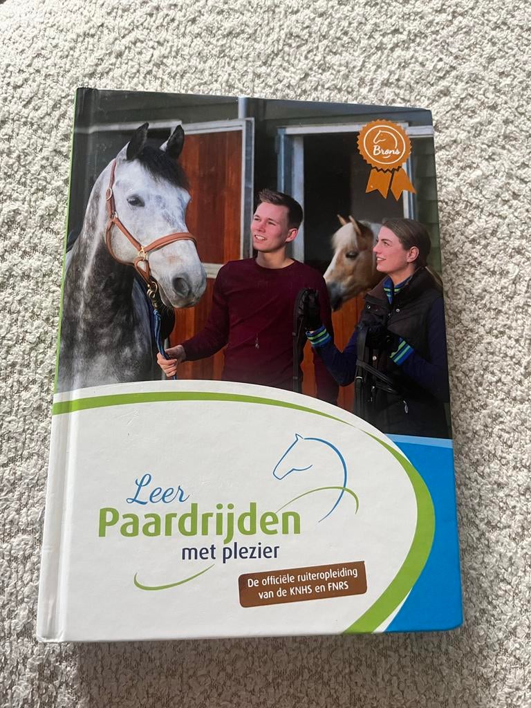 Leer Paardrijden met plezier - KNHS en FNRS, Ophalen of Verzenden, Zo goed als nieuw, Niet van toepassing