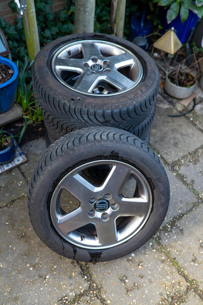 Volvo 16 inch Borbet velgen met winterbanden 30647930, Ophalen, Gebruikt, Velg(en), 16 inch