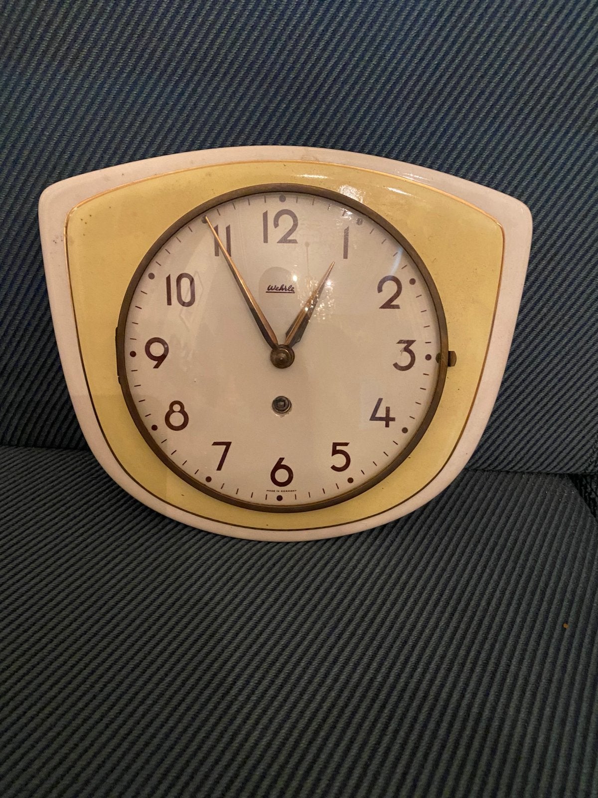 Retro klok, Ophalen