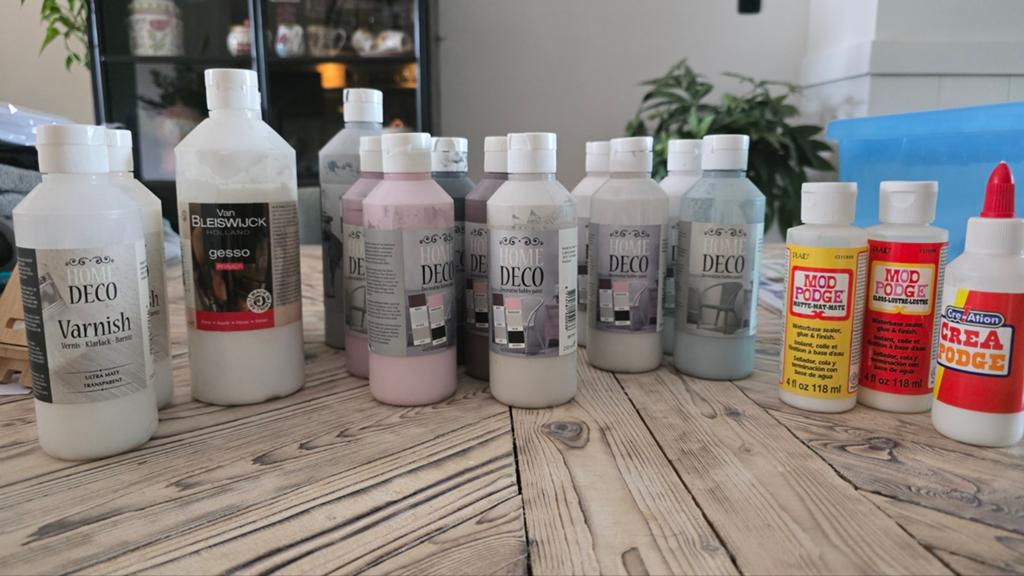 Diverse verven en vernis voor hobby en kunst, Ophalen