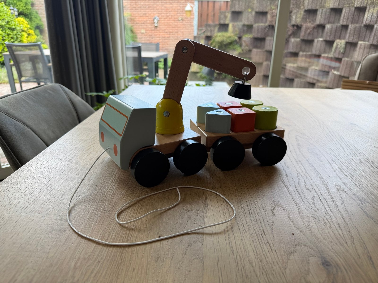 Houten vrachtwagen met magnetische kraan, Ophalen, Zo goed als nieuw