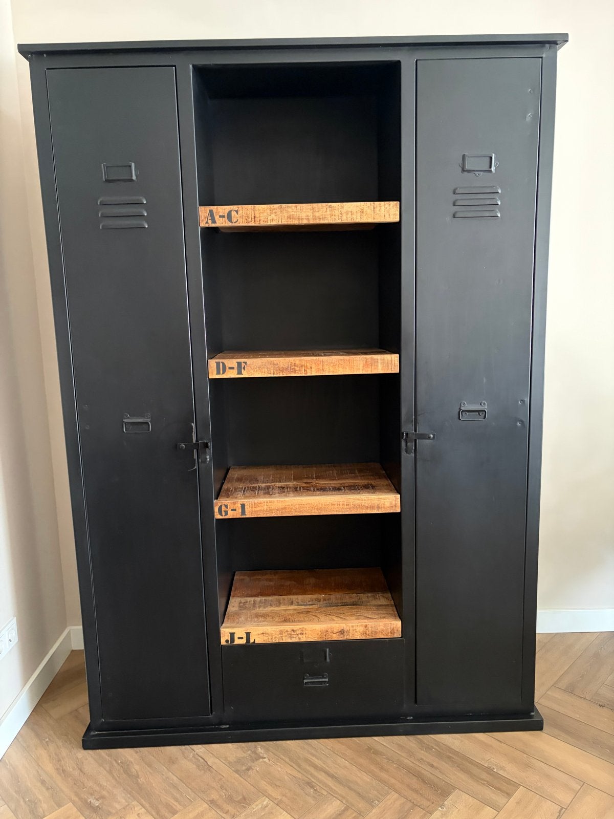 Industriële Zwarte Kast met Houten Planken, Huis en Inrichting, Kasten | Boekenkasten, Ophalen, 100 tot 150 cm, Zo goed als nieuw