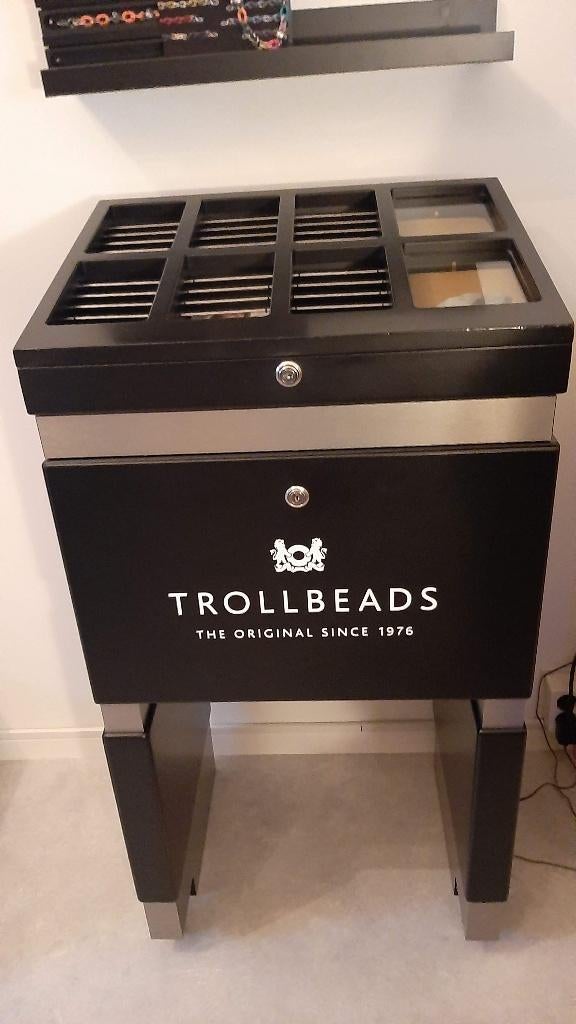Trollbeads Kast met extra's  van 175,00 voor, Ophalen, Zo goed als nieuw