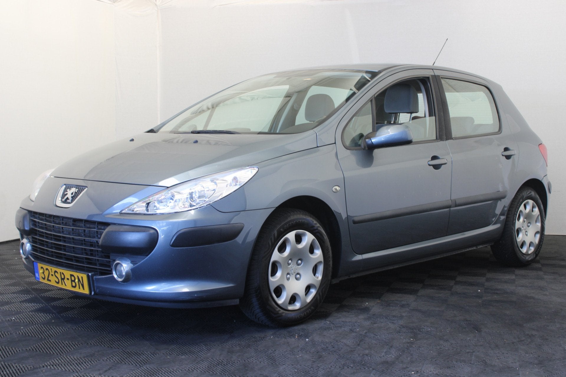 Peugeot 307 1.6-16V XT (bj 2006), Voorwielaandrijving, Stof, Gebruikt, Zwart
