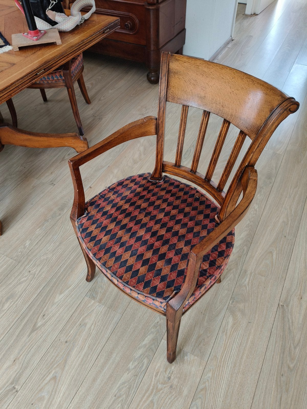 Mooie eettafel met 4 stoelen, rond en vierkant te gebruiken, Huis en Inrichting, Tafels | Eettafels, Ophalen