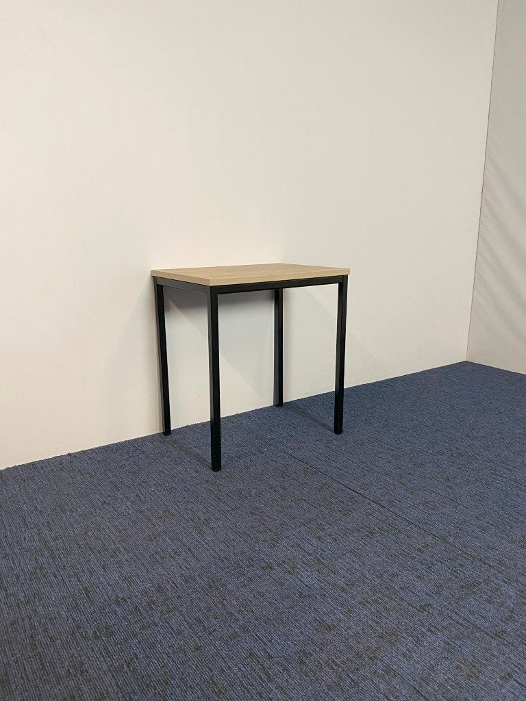 5 x Tafel, oak light blad, zwart onderstel, 70 x 50 cm.
