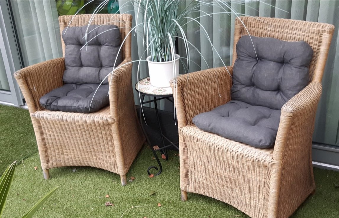 2 Nieuwe rieten stoelen met kussens, Ophalen, Twee, Bruin, Nieuw